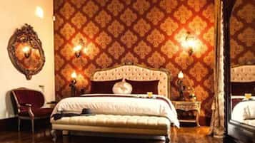 Suite | In-room safe, desk, soundproofing, iron/ironing board