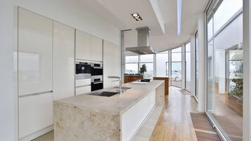 Presidential Penthouse, 3 Bedrooms, Private Pool, Executive Level | Private kitchen | Fridge, microwave, oven, stovetop