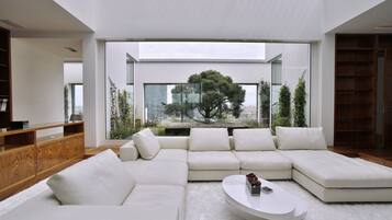 Presidential Penthouse, 3 Bedrooms, Private Pool, Executive Level | Living room | TV, pay movies