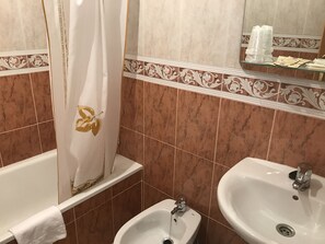 淋浴设施、免费洗浴用品、毛巾