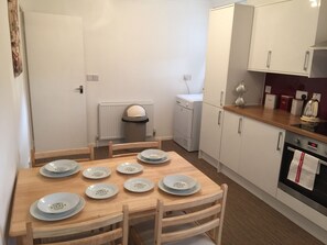Apartment, 2 Bedrooms | Private kitchen | Fridge, microwave, oven, stovetop - North Bridge Apartment (Hawick)