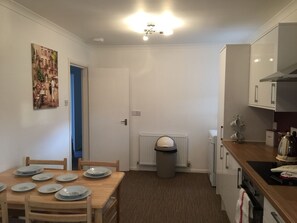 Apartment, 2 Bedrooms | Private kitchen | Fridge, microwave, oven, stovetop - North Bridge Apartment (Hawick)