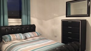 Apartment, 2 Bedrooms | 2 bedrooms, iron/ironing board, cribs (free), WiFi (free) - North Bridge Apartment (Hawick)
