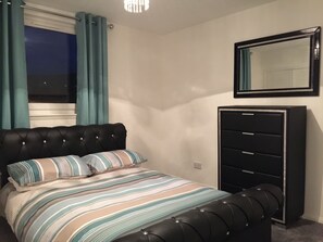 Apartment, 2 Bedrooms | 2 bedrooms, iron/ironing board, free cribs/infant beds, free WiFi - North Bridge Apartment (Hawick)