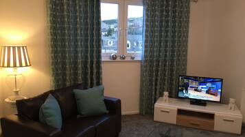 Apartemen, 2 kamar tidur | Area keluarga | TV layar datar