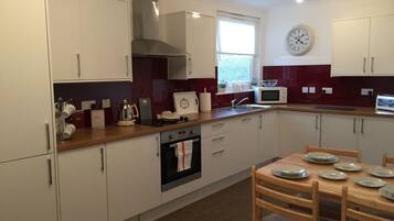 2 bedrooms, iron/ironing board, free cots/infant beds, free WiFi