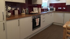 Apartment, 2 Bedrooms | Private kitchen | Coffee/tea maker, fridge, microwave, oven - North Bridge Apartment (Hawick)
