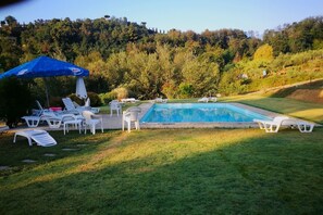 2 outdoor pools, pool umbrellas, sun loungers - Tenuta degli Obizzi (Montecarlo)