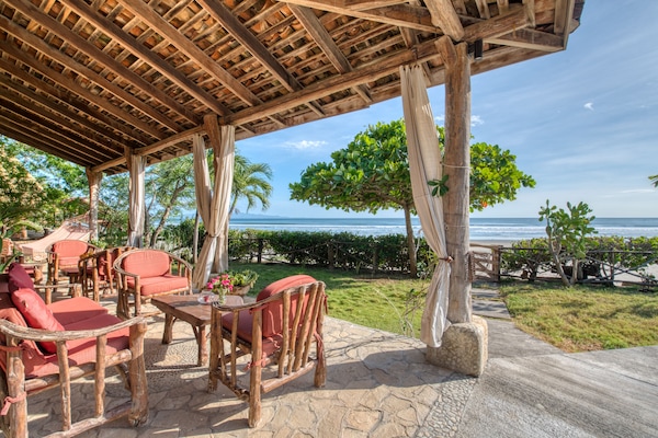 Habitación doble panorámica, 1 cama King size, baño privado, vista al océano | Terraza o patio