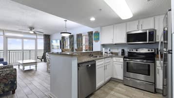 Signature Condo, 2 Bedrooms, Beach View, Oceanfront | Private kitchen