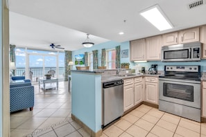 Classic Condo, 2 Bedrooms, Ocean View, Oceanfront | Private kitchen