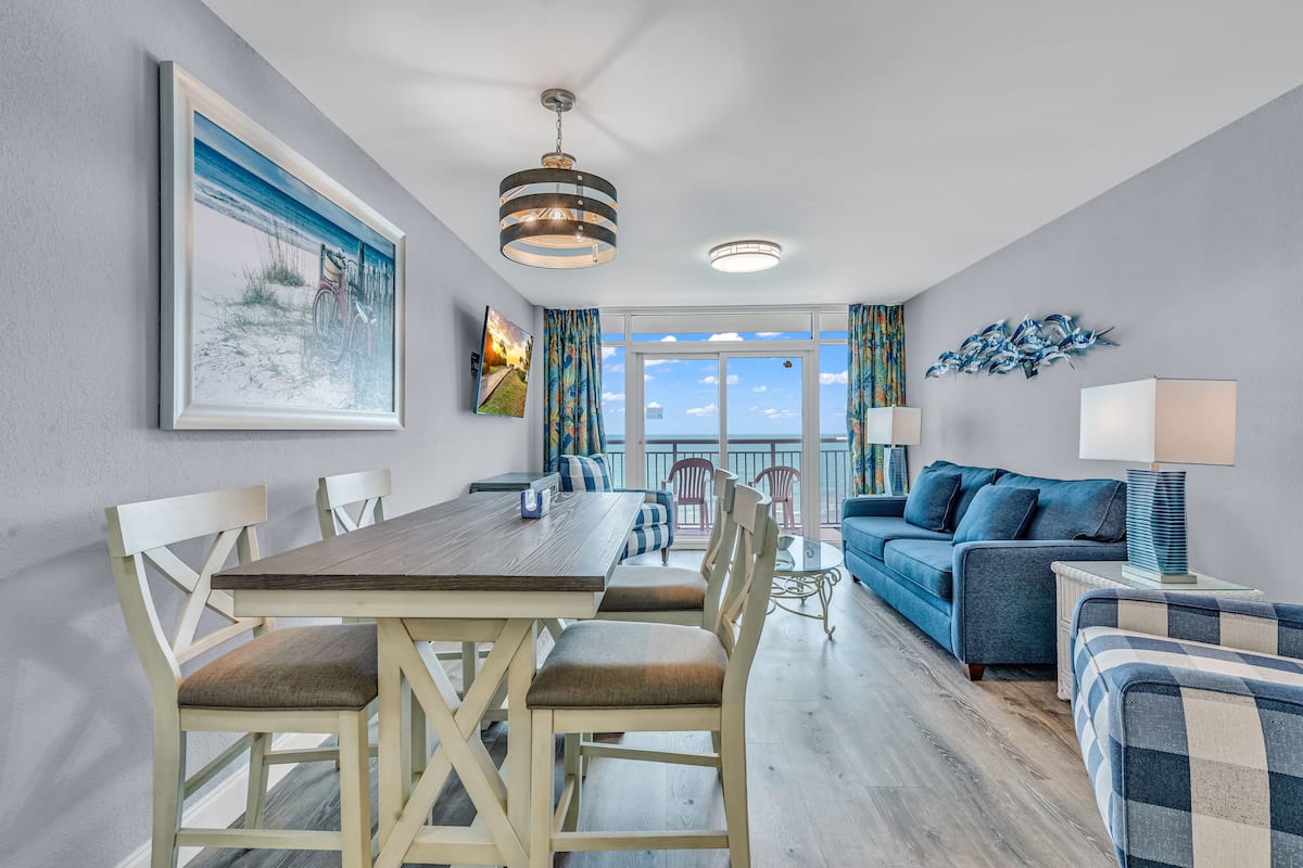 Signature appartement, 1 slaapkamer, uitzicht op oceaan, aan zee | Dineren in de kamer