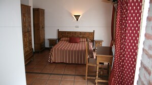 Chambre quadruple | Rideaux d’obscurcissement, literie fournie