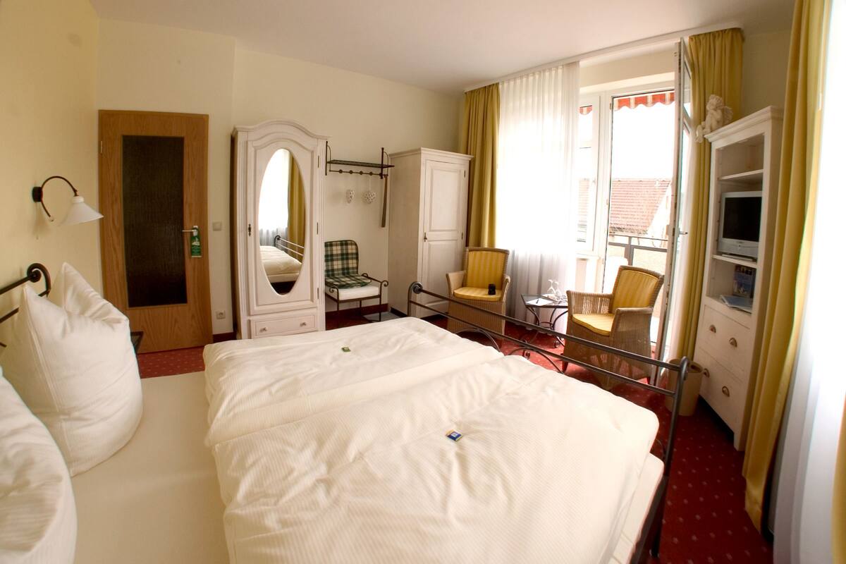In-room safe, iron/ironing board, free WiFi, bed sheets