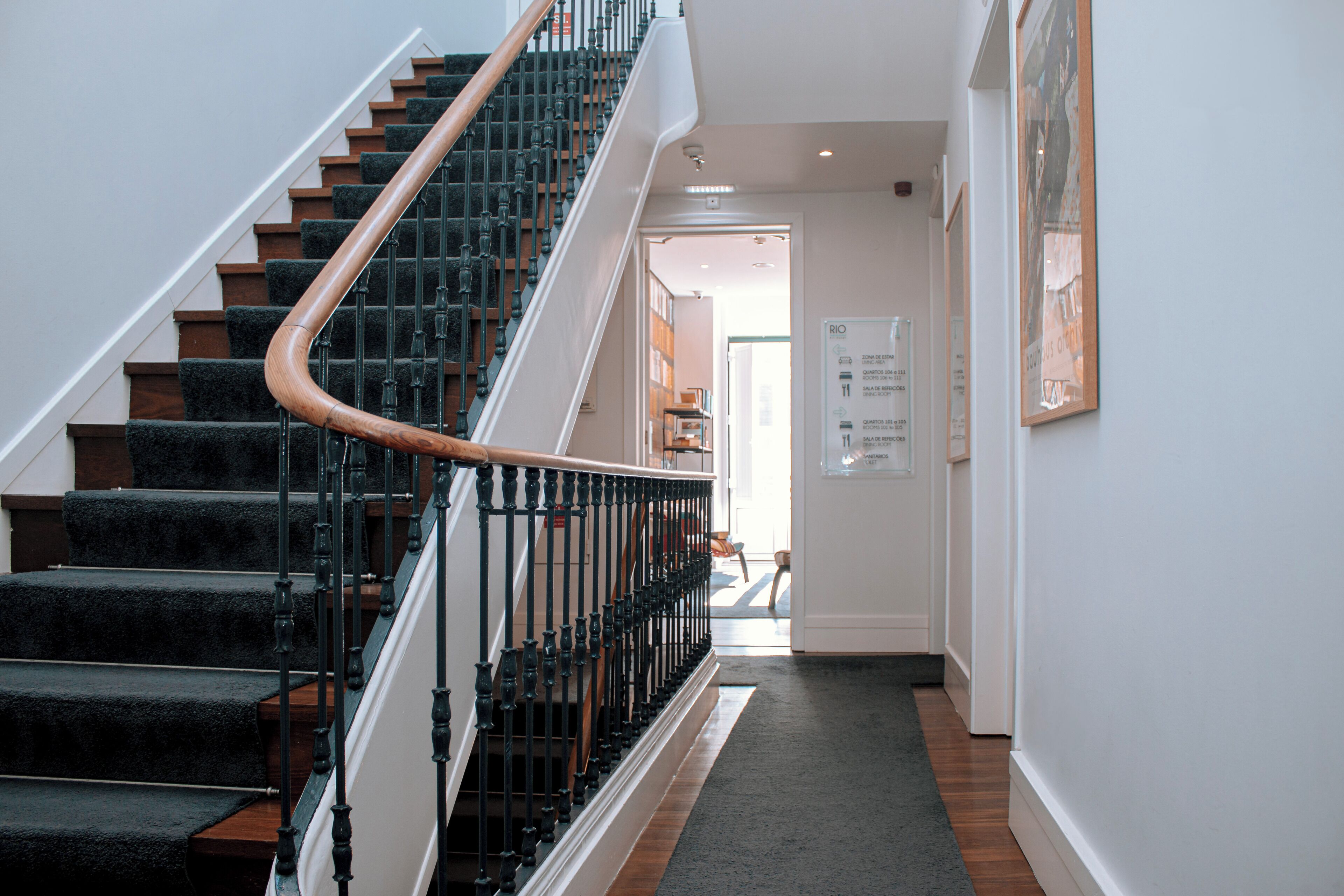 handrails in stairways