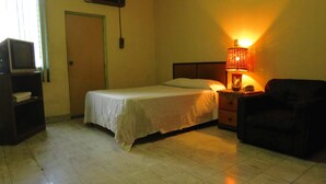 Deluxe Double Room, 1 Double Bed, Non Smoking | WiFi (free) - HOSTAL TROPICANA (San Salvador)