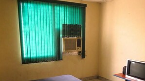 Deluxe Double Room, 1 Double Bed, Non Smoking | WiFi (free) - HOSTAL TROPICANA (San Salvador)