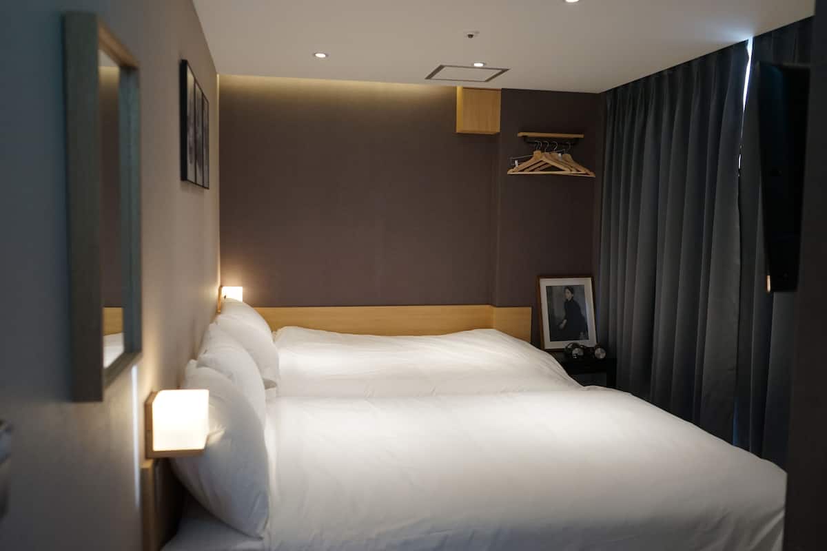 Soundproofing, free WiFi