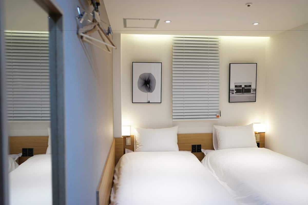 Soundproofing, free WiFi