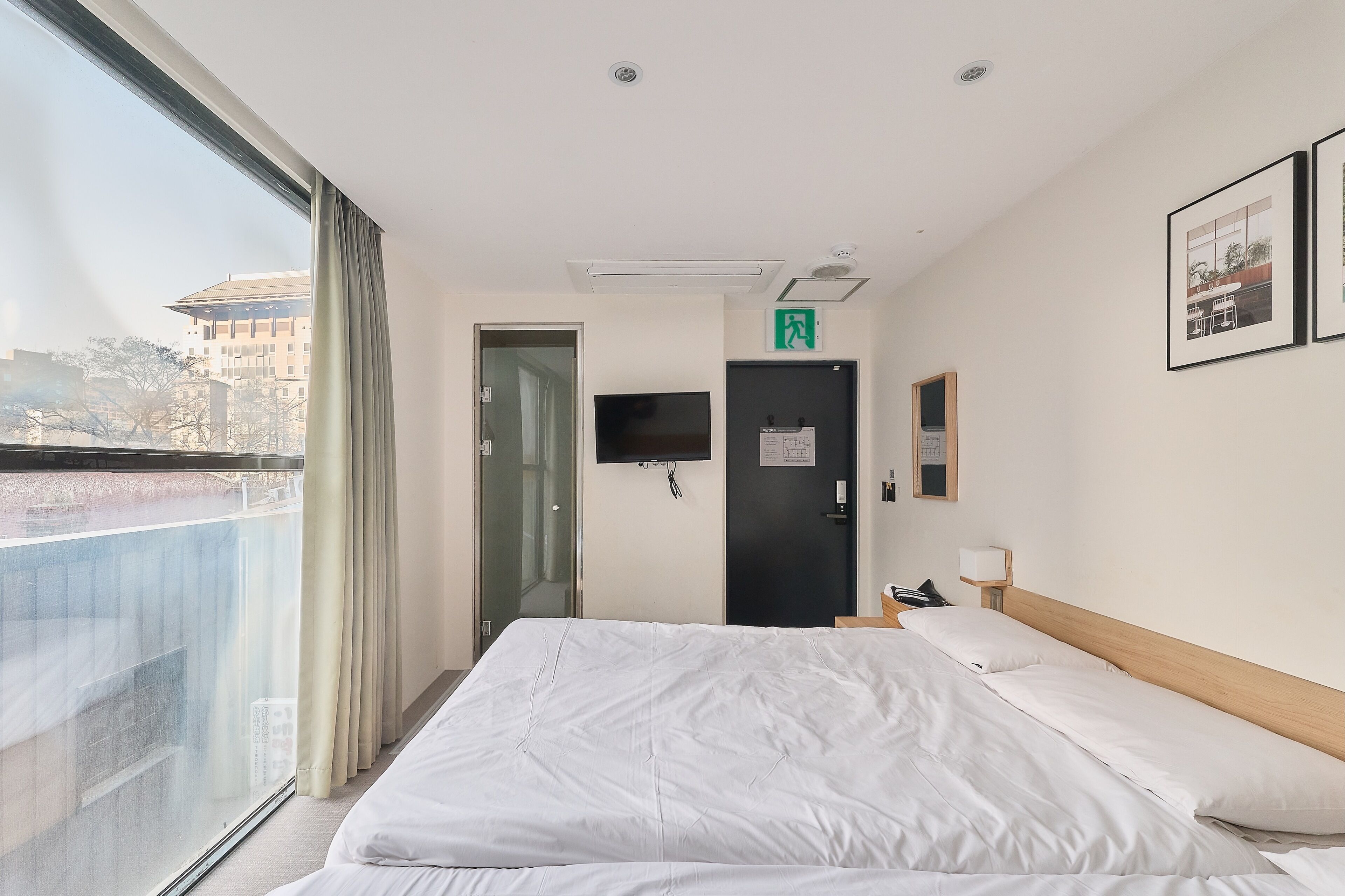 Habitación cuádruple, vistas a la ciudad (Deluxe) | Sistema de insonorización y wifi gratis