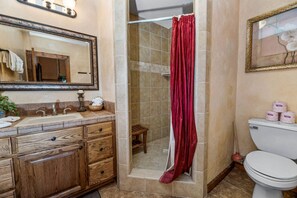 Huisje, Meerdere bedden, niet-roken | Badkamer | Gratis toiletartikelen, een haardroger, handdoeken, zeep