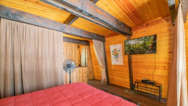 Huisje, 2 slaapkamers | 2 slaapkamers, een strijkplank/strijkijzer, beddengoed