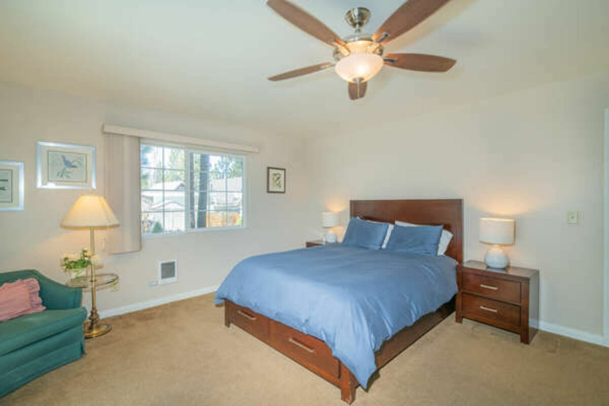 House, Multiple Beds, Non Smoking | 3 bedrooms, iron/ironing board, WiFi (free), bed sheets