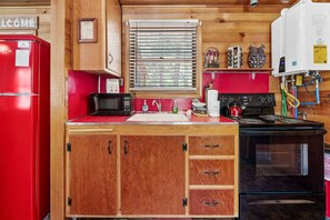 Casa, 1 cama Queen size, para no fumadores | Cocina privada | Cafetera y tetera, refrigerador con congelador, microondas y horno 