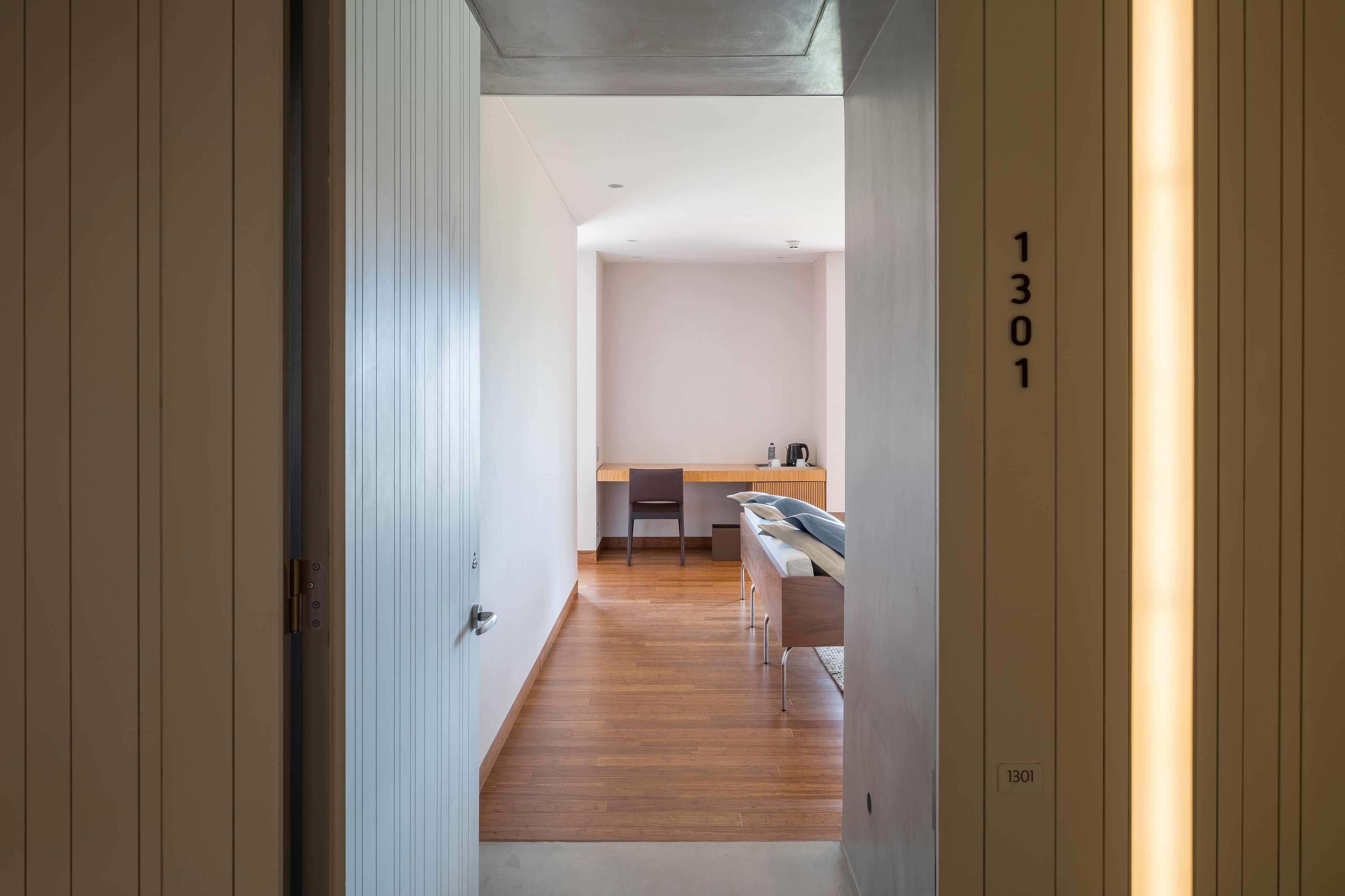 executive suite, 1 king bed, hot tub | 1 bedroom, premium bedding, minibar, in-room safe