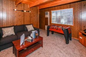 Interior - Little Brown Bear (Big Bear Lake)