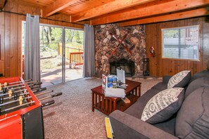 House, Multiple Beds, Non Smoking | Living area | Flat-screen TV, fireplace, DVD player - Little Brown Bear (Big Bear Lake)