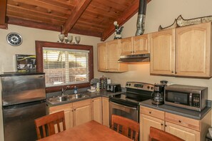 Casa, várias camas, para não fumantes | Cozinha privada | Cafeteira/chaleira, geladeira grande, micro-ondas, fogão
