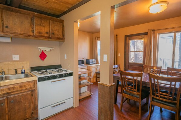 Cabin, 2 Bedrooms | Private kitchen