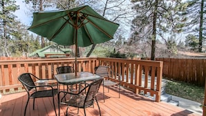BBQ/picnic Area - Rincon Cabin (Big Bear Lake)