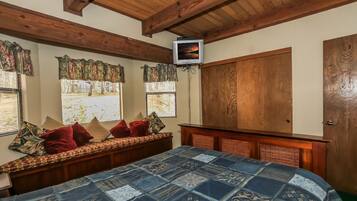 3 bedrooms, individually decorated, individually furnished, bed sheets