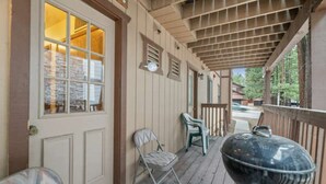 BBQ/picnic Area - Summit X-ross Roads Condo (Big Bear Lake)