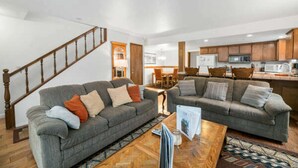 Living area - Summit X-ross Roads Condo (Big Bear Lake)