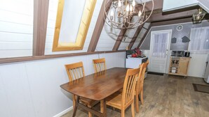 In-room dining - The Getaway (Big Bear Lake)