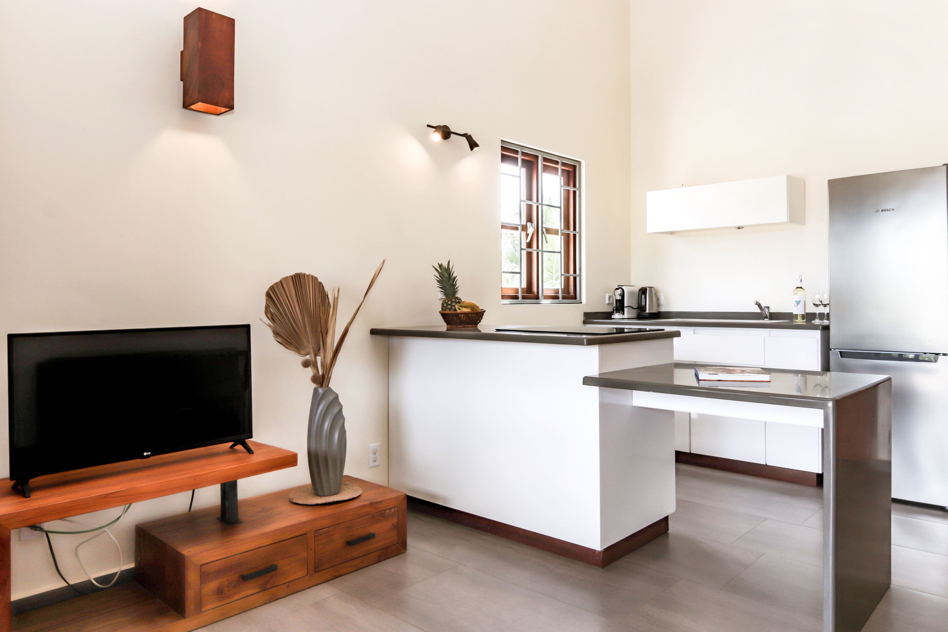 Deluxe-huoneisto | Yksityinen keittiö | Täysikokoinen jääkaappi, uuni, liesi, kahvin-/teenkeitin