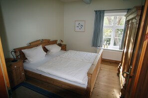 Premium Apartment, 2 Bedrooms, Non Smoking, Ground Floor | 1 bedroom, premium bedding, iron/ironing board, free WiFi - Alte Schule (St. Peter-Ording)