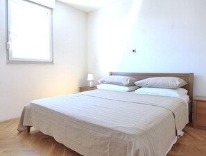 3 bedrooms, iron/ironing board, free WiFi