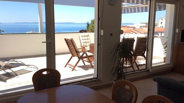 In-room dining - Apartment Sky view (Split)