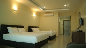 Business Room, 2 Queen Beds | Minibar, desk, iron/ironing board - WR Valley Resort (Langkawi)