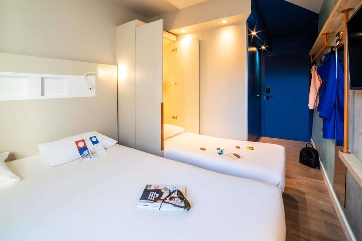 Triple Room, Multiple Beds