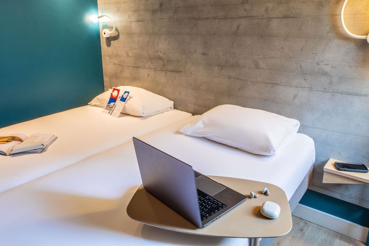 Twin Room, 2 Single Beds | Desk, laptop workspace, blackout curtains, soundproofing