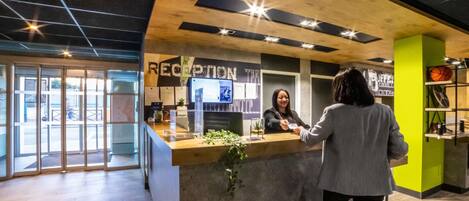 المنشأة من الخارج