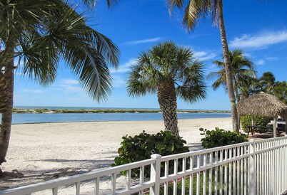 Eden House Ph4 2 Bedroom Condo by Redawning