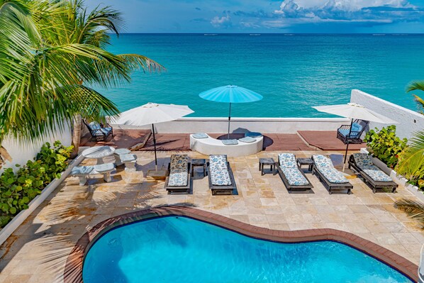 Outdoor pool - Caprice 14 Cable Beach Luxury Villa (Nassau)