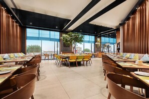 2 restaurants servant le petit déjeuner