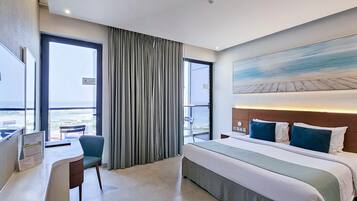 Suíte júnior, para não fumantes, vista para o mar | 1 quarto, roupas de cama premium, cofres nos quartos